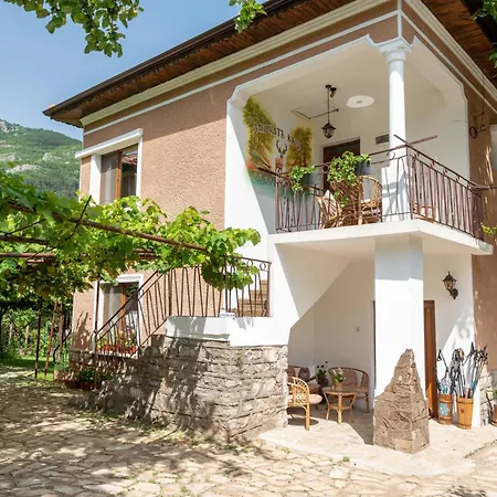 дановатъ къща 빌라