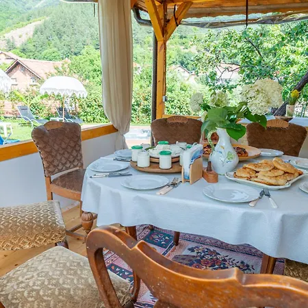 дановатъ къща 빌라