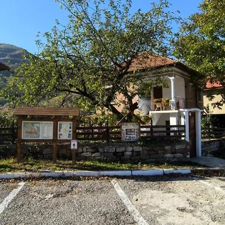 Villa дановатъ къща *