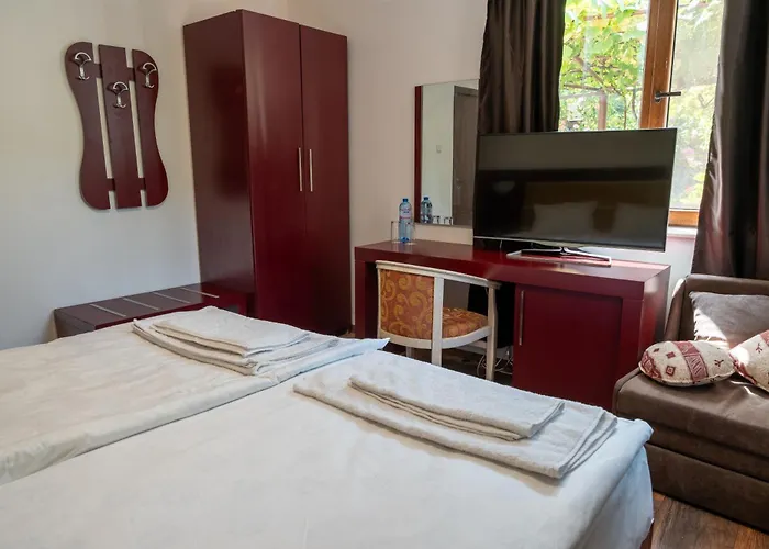 Villa дановатъ къща *