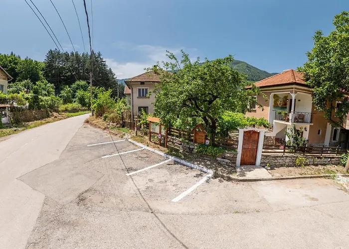 дановатъ къща *